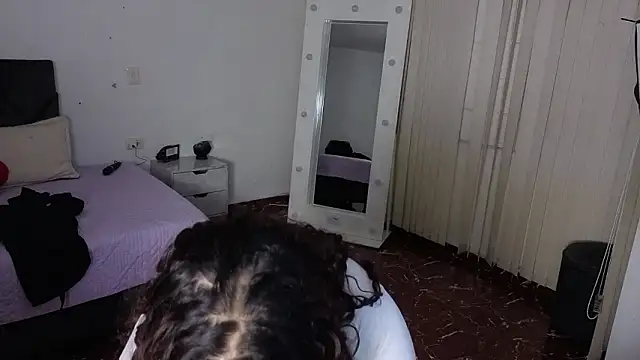 loly marce online show from February 8, 7:39 pm