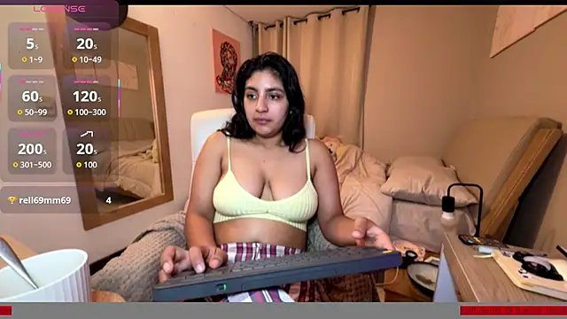 cloe small online show from October 13, 4:34 am