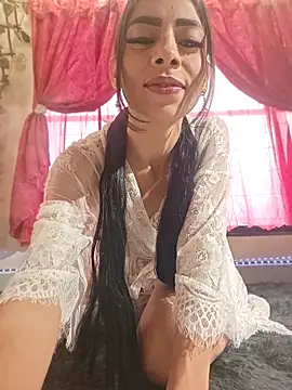 emma-hiill online show from March 28, 8:30 pm