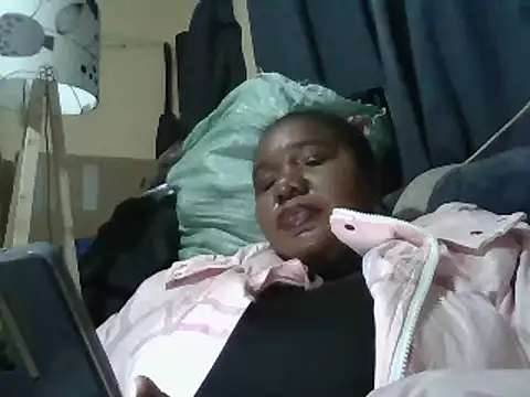 Snapshot of Ass533 chatting on December 20, 2:08 am Ass533 online show from December 20, 2:08 am