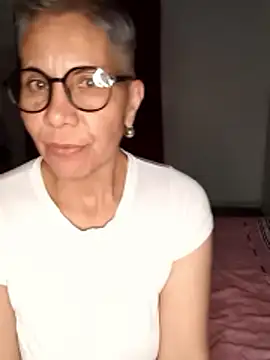 Snapshot of luz_bella chatting on December 3, 2:47 am luz bella online show from December 3, 2:47 am