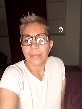 Snapshot of luz_bella chatting on December 11, 2:30 am luz bella online show from December 11, 2:30 am