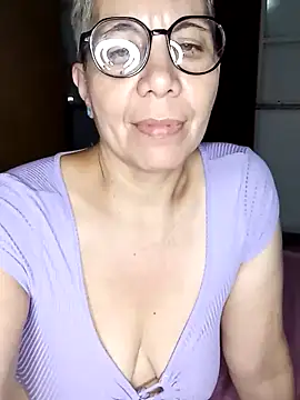 Snapshot of luz_bella chatting on December 16, 3:08 am luz bella online show from December 16, 3:08 am