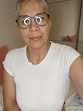 Snapshot of luz_bella chatting on December 29, 3:22 am luz bella online show from December 29, 3:22 am