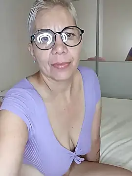 Snapshot of luz_bella chatting on December 31, 2:40 am luz bella online show from December 31, 2:40 am