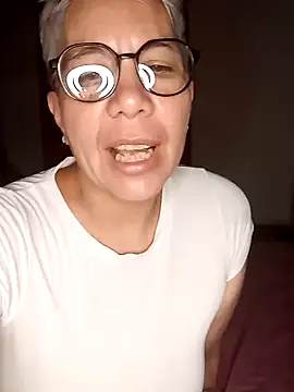 Snapshot of luz_bella chatting on January 3, 10:41 am luz bella online show from January 3, 10:41 am