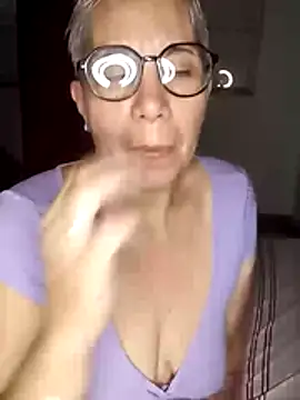 Snapshot of luz_bella chatting on January 4, 2:56 am luz bella online show from January 4, 2:56 am