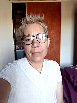 Snapshot of luz_bella chatting on January 13, 10:58 am luz bella online show from January 13, 10:58 am