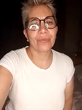 Snapshot of luz_bella chatting on January 29, 1:48 am luz bella online show from January 29, 1:48 am