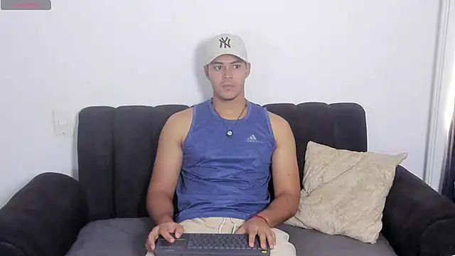 Snapshot of Iamdylan777 chatting on April 24, 12:40 pm Iamdylan777 online show from April 24, 12:40 pm