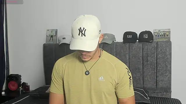 Snapshot of Iamdylan777 chatting on May 2, 1:49 pm Iamdylan777 online show from May 2, 1:49 pm
