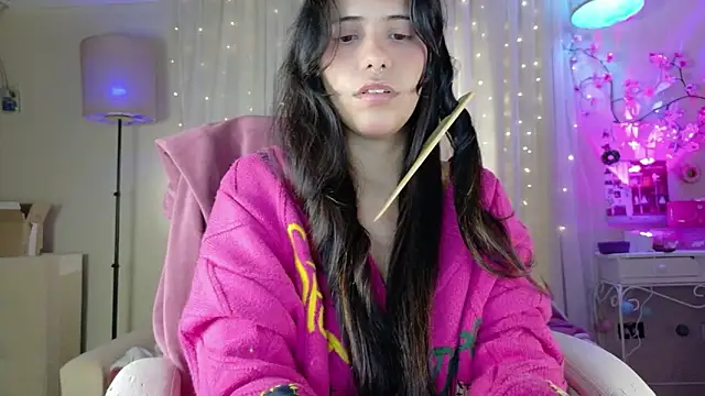 Snapshot of AllisonCatUwU chatting on April 24, 4:20 pm AllisonCatUwU online show from April 24, 4:20 pm