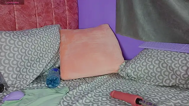 scarlleth  online show from February 17, 1:40 pm