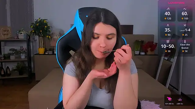 Viola  Shy online show from February 3, 9:20 pm