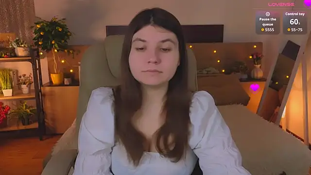 Snapshot of Viola__Shy chatting on April 20, 8:21 pm Viola Shy online show from April 20, 8:21 pm