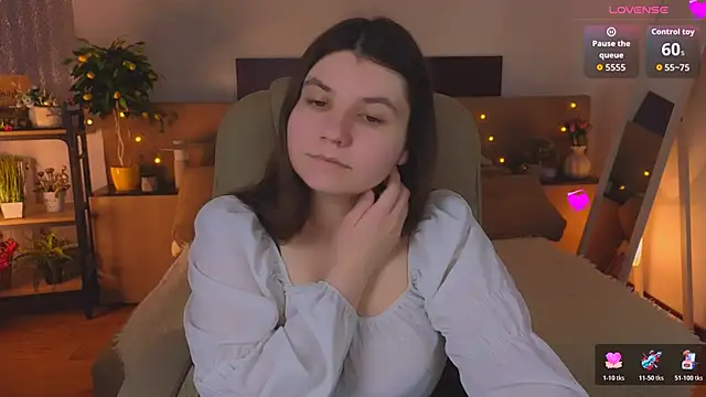 Snapshot of Viola__Shy chatting on April 21, 2:26 am Viola Shy online show from April 21, 2:26 am