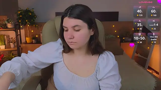 Snapshot of Viola__Shy chatting on May 3, 8:15 pm Viola Shy online show from May 3, 8:15 pm