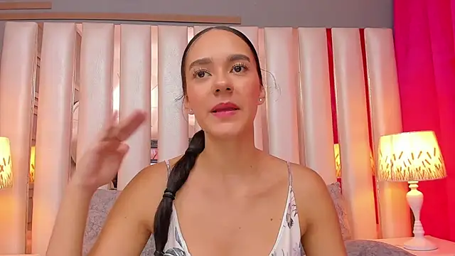 EmmyCruzZ online show from February 28, 7:26 pm