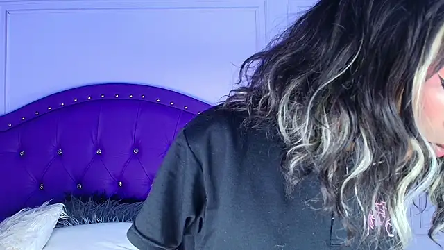Snapshot of sarah_banks1 chatting on June 25, 11:04 am sarah banks1 online show from June 25, 11:04 am