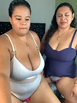 Snapshot of twocurvylatins chatting on July 6, 10:23 am twocurvylatins online show from July 6, 10:23 am