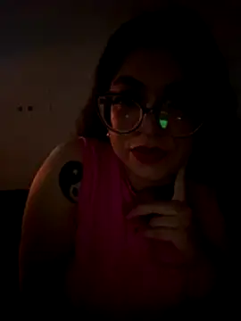 Snapshot of Lucrecia_33 chatting on December 18, 9:48 am Lucrecia 33 online show from December 18, 9:48 am