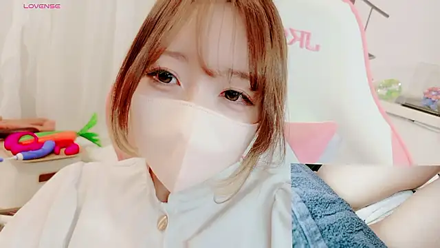 Snapshot of yuayua854 chatting on May 1, 7:24 am yuayua854 online show from May 1, 7:24 am