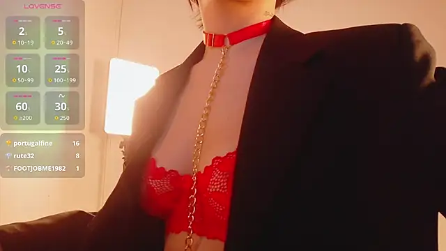 littleebluee online show from October 31, 2:56 am