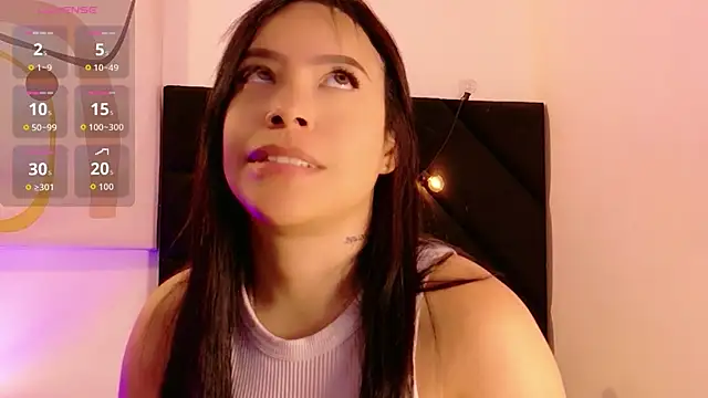 Snapshot of littleebluee chatting on August 5, 12:52 pm littleebluee online show from August 5, 12:52 pm