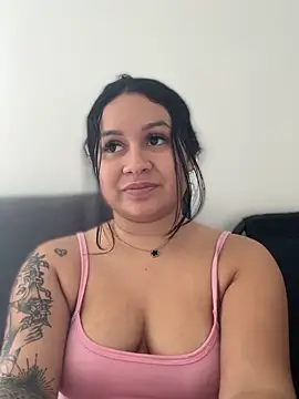 Pretty Isadora online show from February 19, 7:54 pm