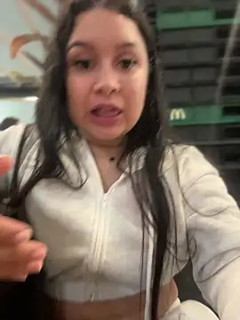 Snapshot of Pretty_Isadora chatting on April 25, 7:55 pm Pretty Isadora online show from April 25, 7:55 pm
