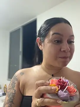 Snapshot of Pretty_Isadora chatting on May 14, 12:50 am Pretty Isadora online show from May 14, 12:50 am