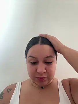 Snapshot of Pretty_Isadora chatting on May 15, 8:38 pm Pretty Isadora online show from May 15, 8:38 pm