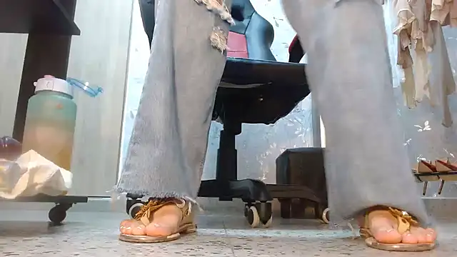 Samantabrown  online show from December 19, 11:39 am