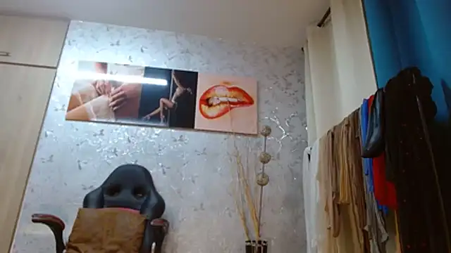 Samantabrown  online show from February 4, 11:16 am