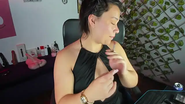 Amy hoy69 online show from February 25, 2:43 am