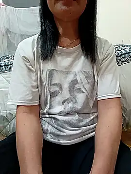 Snapshot of Asian_girl13 chatting on April 18, 11:27 pm Asian girl13 online show from April 18, 11:27 pm