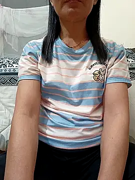 Snapshot of Asian_girl13 chatting on April 20, 10:55 pm Asian girl13 online show from April 20, 10:55 pm