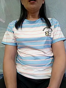 Snapshot of Asian_girl13 chatting on April 28, 11:32 pm Asian girl13 online show from April 28, 11:32 pm