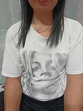 Snapshot of Asian_girl13 chatting on June 25, 11:20 pm Asian girl13 online show from June 25, 11:20 pm