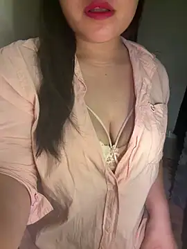 --Lyly-- online show from March 25, 4:02 pm