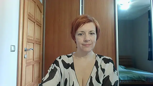 LoraLoraMay online show from April 20, 8:50 am