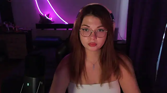 Snapshot of helengilmor chatting on October 14, 1:45 pm helengilmor online show from October 14, 1:45 pm