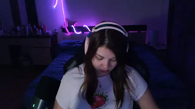 Snapshot of helengilmor chatting on November 11, 5:24 pm helengilmor online show from November 11, 5:24 pm