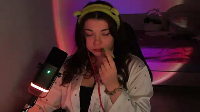 helengilmor online show from February 26, 5:23 pm