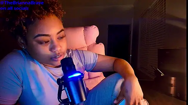 Snapshot of BriannaBrave chatting on April 18, 4:16 am BriannaBrave online show from April 18, 4:16 am
