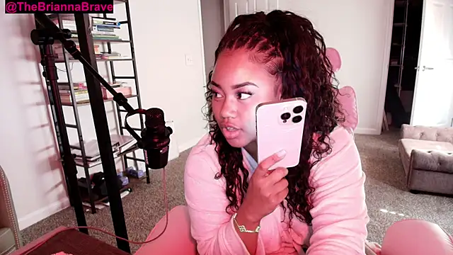 Snapshot of BriannaBrave chatting on July 26, 9:21 pm BriannaBrave online show from July 26, 9:21 pm
