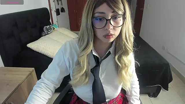 Snapshot of Fiore_Sanz_ chatting on March 11, 1:37 am Fiore Sanz online show from March 11, 1:37 am