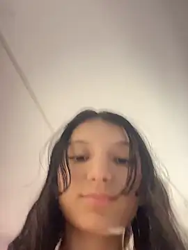 Snapshot of loly-yandere chatting on December 27, 12:29 am loly-yandere online show from December 27, 12:29 am