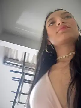 Snapshot of loly-yandere chatting on March 13, 8:32 pm loly-yandere online show from March 13, 8:32 pm