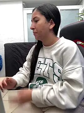 Snapshot of luna_asss chatting on February 22, 1:35 pm luna asss online show from February 22, 1:35 pm